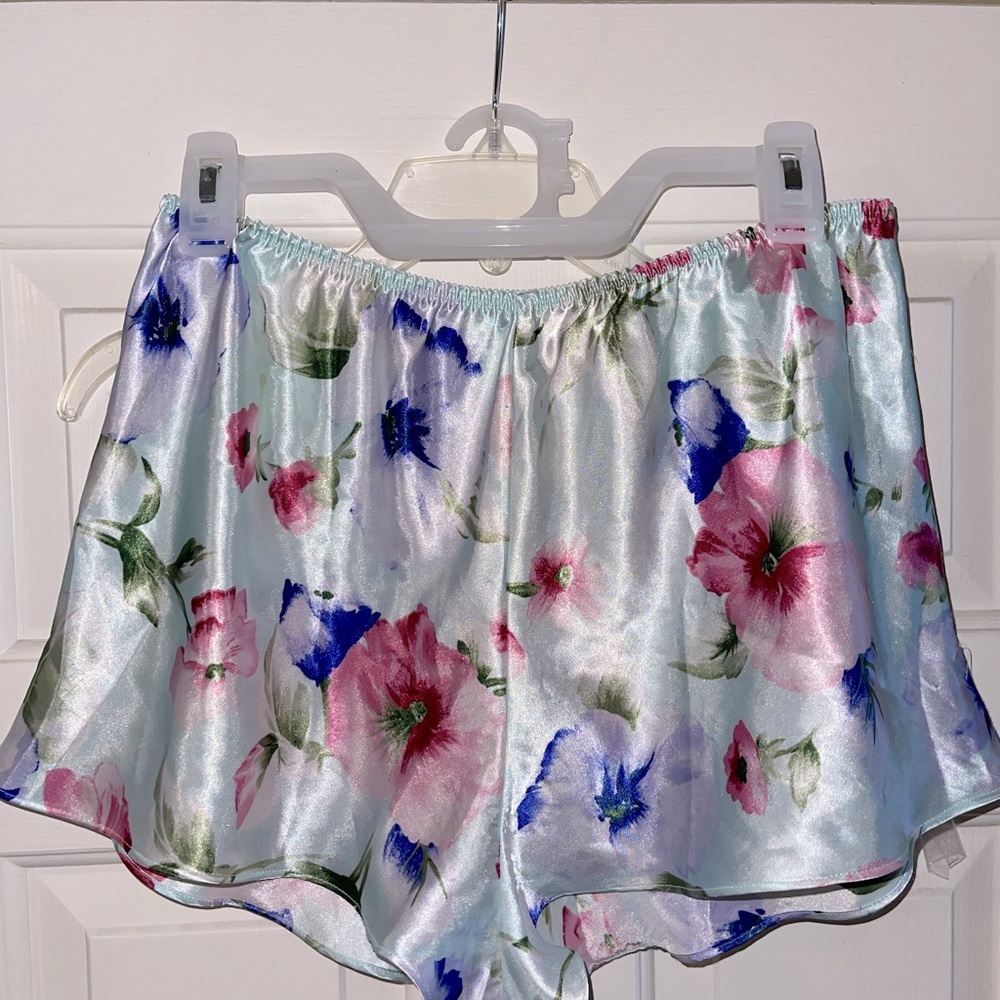 Secret Treasures sleep set. Size L.